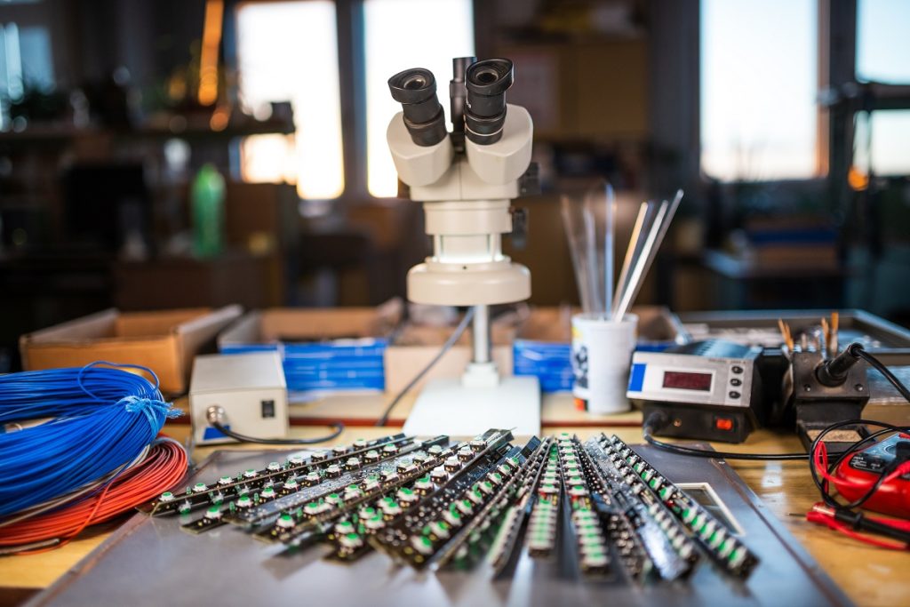 Manutenção de microscópio: garantindo precisão e durabilidade 