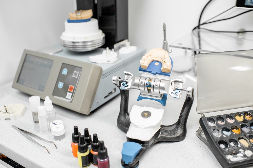 Articulador Semi Ajustável Bioart: Precisão, Confiabilidade e Assistência Garantida