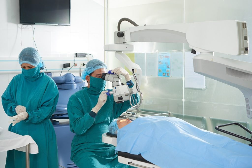 Locação de Microscópio Cirúrgico: Solução Flexível para Clínicas e Hospitais